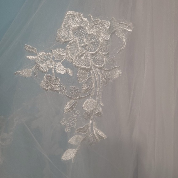 Arya Couture Wedding Dress. Never worn. - Picture 8 of 12